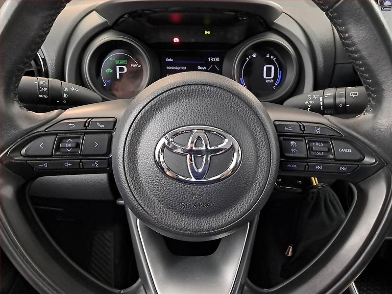 Toyota Yaris (2021) 1.5 VVT-i Hybrid, Automat - fotka 17 z 20