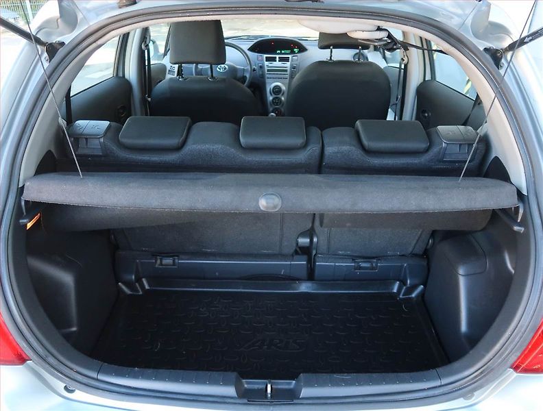 Toyota Yaris (2010) 1.0 VVT-i, ČR,1.maj - fotka 13 z 17