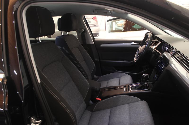 Volkswagen Passat (2023) 2.0TDI DSG Display LED Tažné - fotka 22 z 35