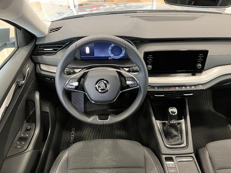 Škoda Octavia 2.0 TDI 85kW Ambition Combi M6 - fotka 13 z 30