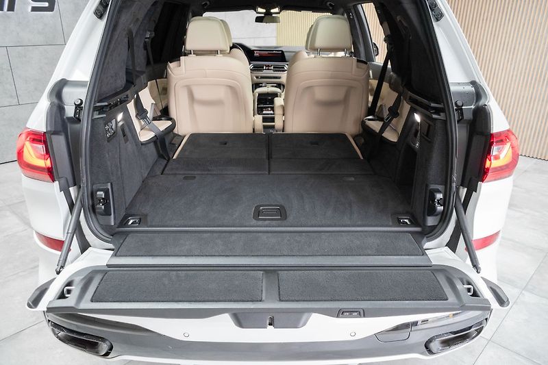 BMW X7 xD40d ///M*LASER*VZDUCH*HK*DPH - fotka 61 z 74