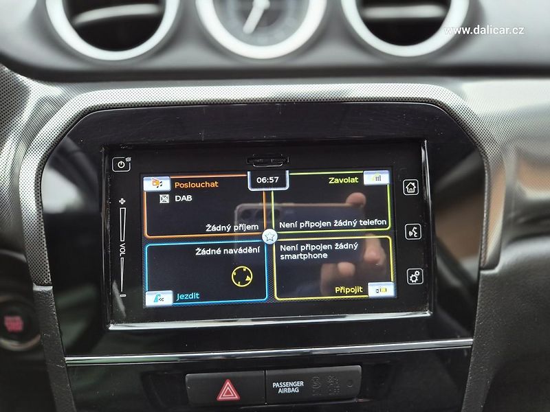 Suzuki Vitara (2021) 1.4i 95KW COMFORT Navi LED ACC - fotka 26 z 52