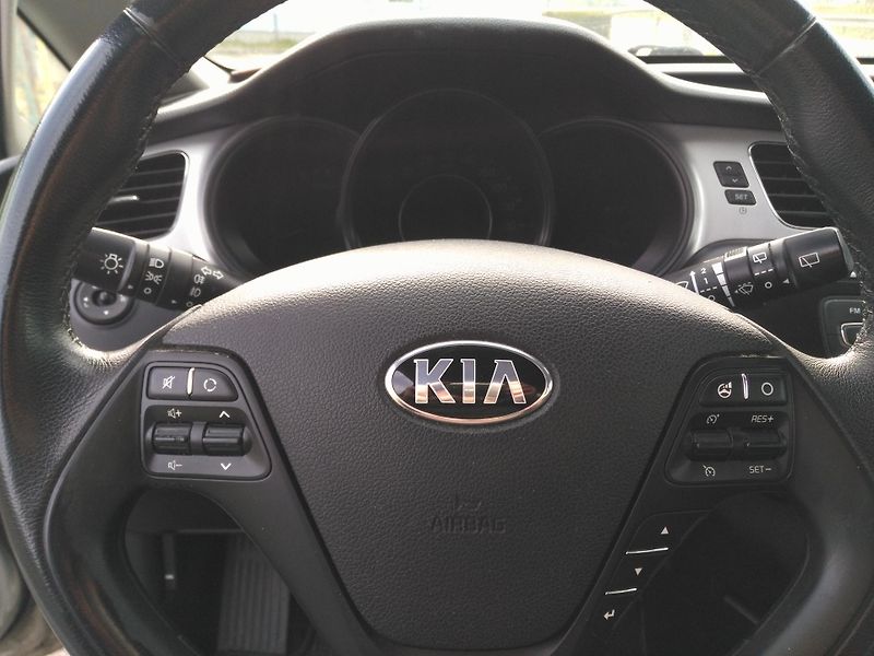 Kia Ceed 1,4i + LPG - fotka 15 z 26