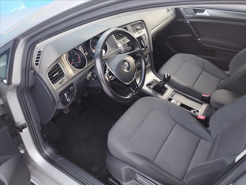 Volkswagen Golf 1,4 TSi 90KW - fotka 12 z 21