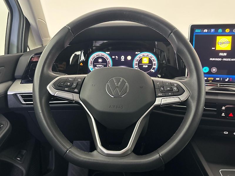 Volkswagen Golf Life DSG - fotka 18 z 29