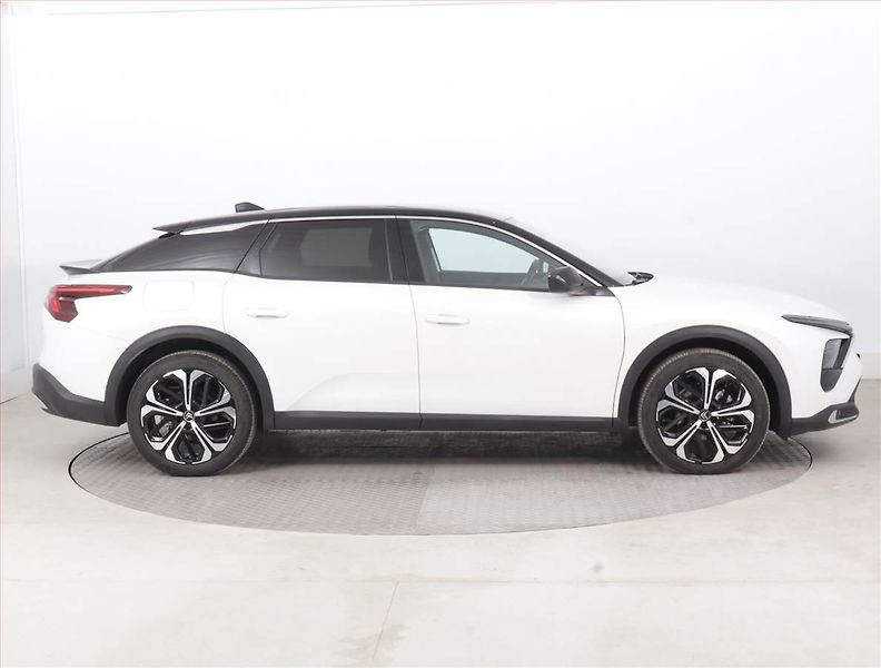 Citroën C5 X (2022) 1.2 PureTech - fotka 6 z 16