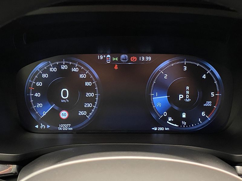 Volvo V60 B4 DARK PLUS AUT  - fotka 26 z 45