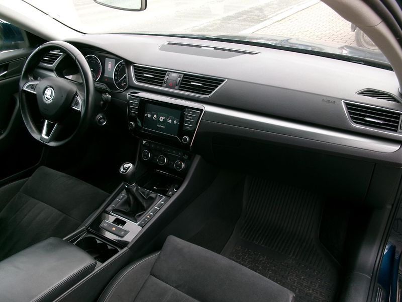 Škoda Superb (2015) 2,0TDI NAVI ACC 4x4 - fotka 34 z 36