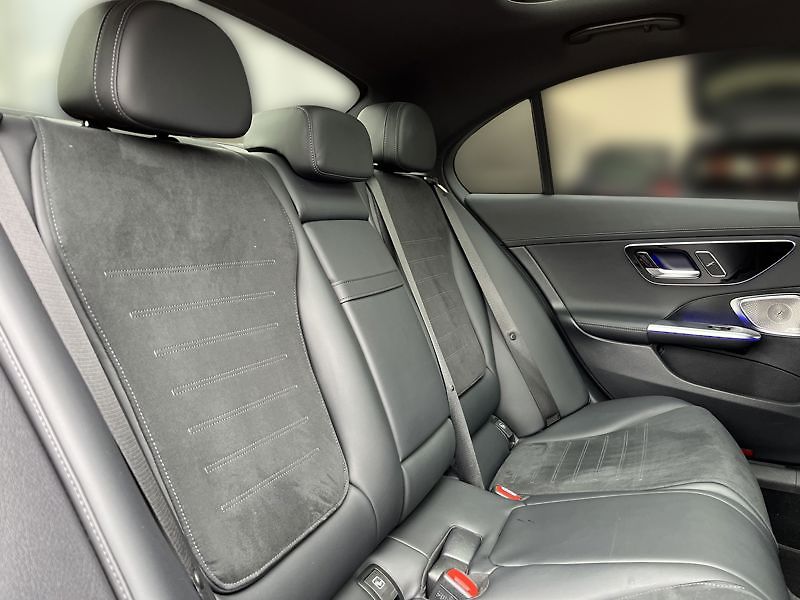Mercedes-Benz Třídy C C-Třída 300 4MATIC AMG Line - fotka 20 z 21