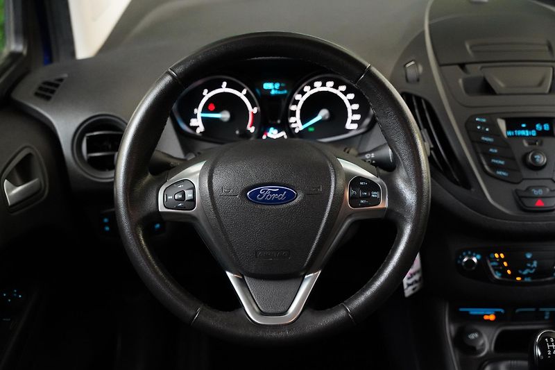Ford Tourneo Courier - fotka 14 z 21