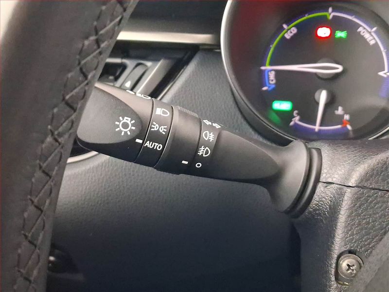Toyota C-HR (2018) 1.8 Hybrid, Automat - fotka 17 z 25