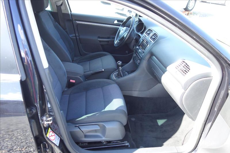 Volkswagen Golf 1,6 TDi 77KW, TRENDLINE. - fotka 10 z 27