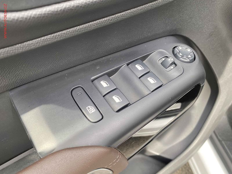Citroën C5 Aircross (2019) 1.6 PT, Shine, AT, LED, panor - fotka 13 z 19