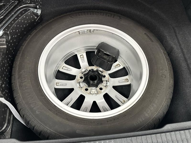 Volkswagen Passat Business DSG - fotka 29 z 31