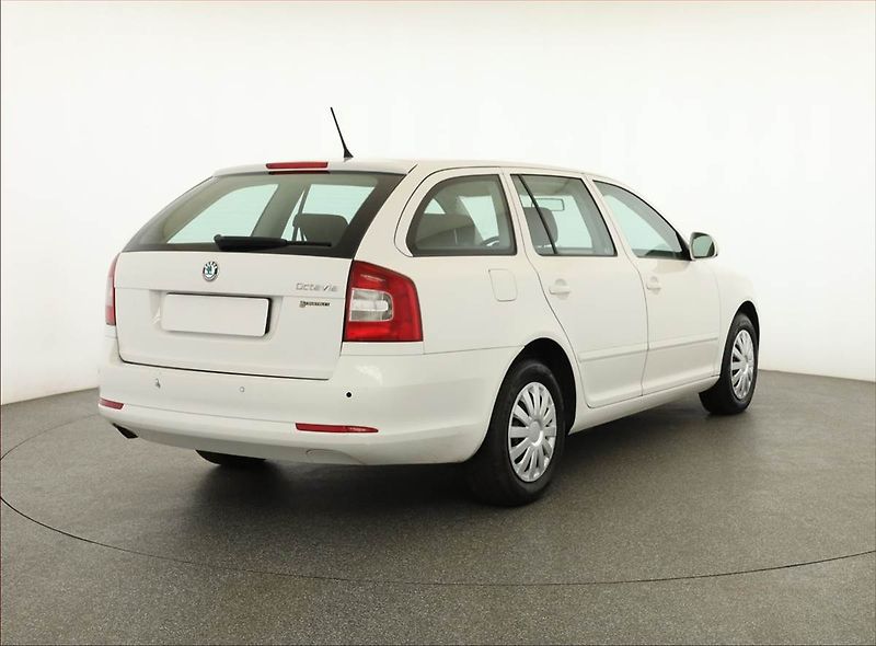 Škoda Octavia (2012) 1.6 TDI, Serv.kniha, Tempomat - fotka 5 z 16