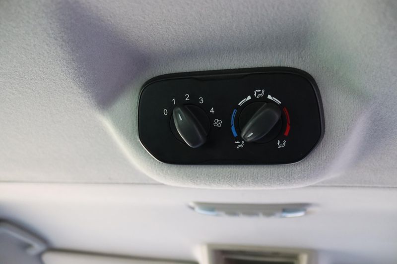 Ford Transit Custom 2.2TDCI 74kW 8 MÍST - fotka 46 z 50