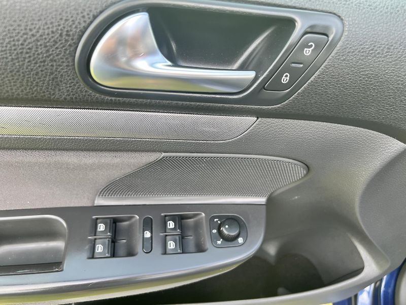 Volkswagen Golf 1.4TSI 90KW,DSG,DIGI,TEMPOMAT - fotka 32 z 45