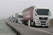 Provoz a práce na rozšiřování D1 u Brna mezi 194. a 196. kilometrem.