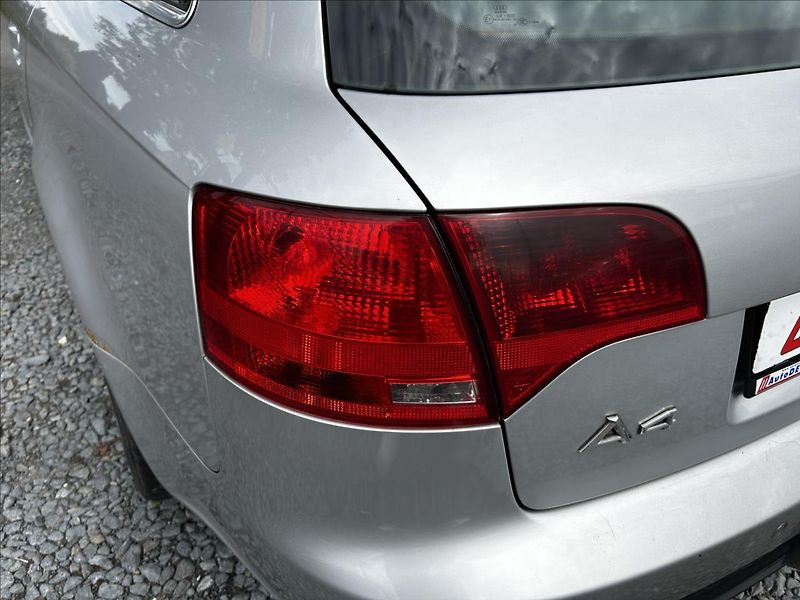 Audi A4 2,0 TDi Automat  NováSTK,Tažné - fotka 31 z 42