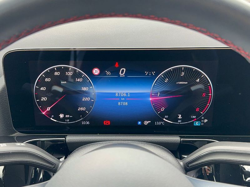 Mercedes-Benz GLA 200d 4MATIC Edition 140 Years - fotka 18 z 38