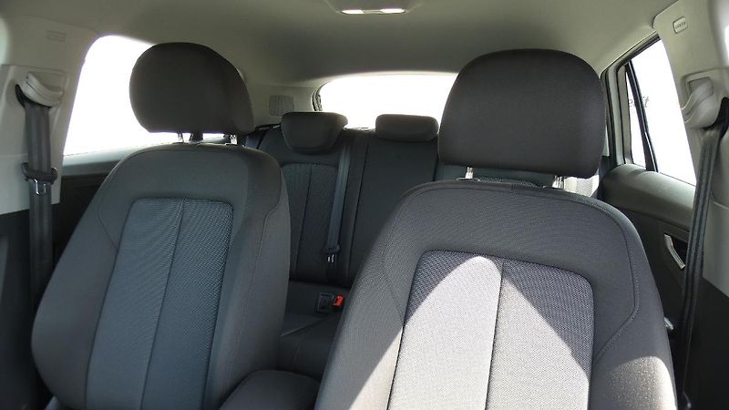 Audi Q2 1,5 TFSI S-line S-tronic - fotka 7 z 21
