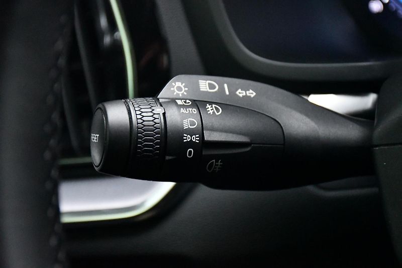 Volvo V60 2.0B4 LED NAV TAŽNÉ - fotka 28 z 49