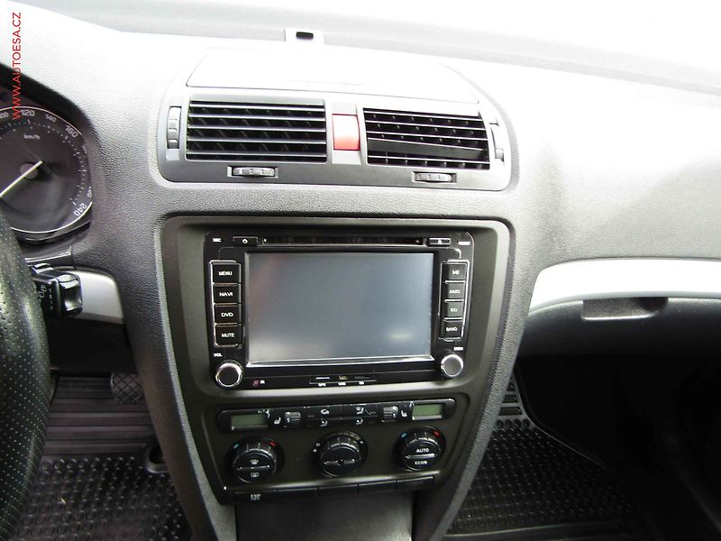 Škoda Octavia (2007) 2.0TDi, AC, TZ, park.čidla - fotka 12 z 19