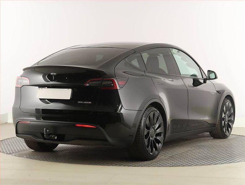 Tesla Model Y (2022) Long Range AWD 79kWh, SoH 91% - fotka 5 z 33