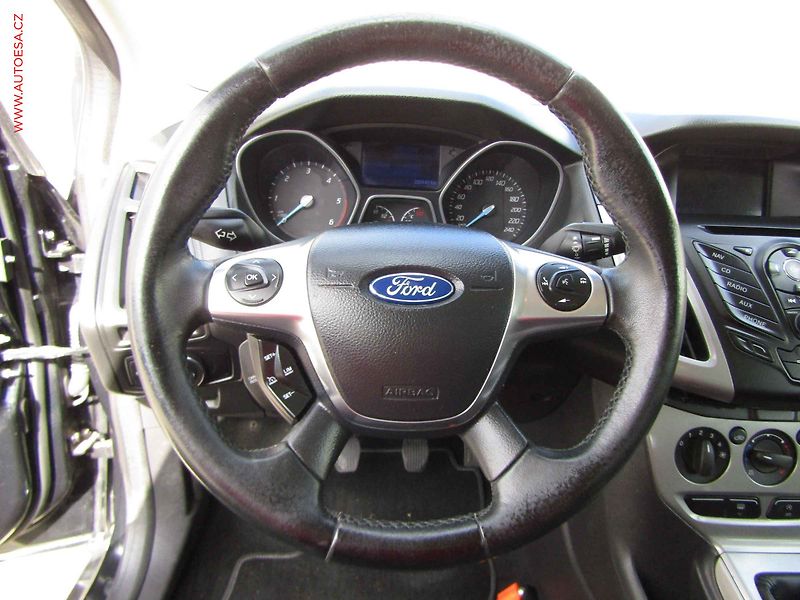 Ford Focus (2012) 1.6 TDCi, 1.maj, AC, temp - fotka 18 z 20