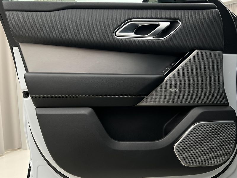Land Rover Range Rover Velar D300 SE AUT - fotka 7 z 53