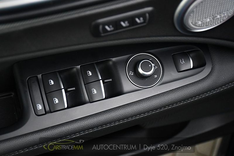 Alfa Romeo Stelvio 2.2 Diesel 16V 154kW Veloce AT - fotka 26 z 53