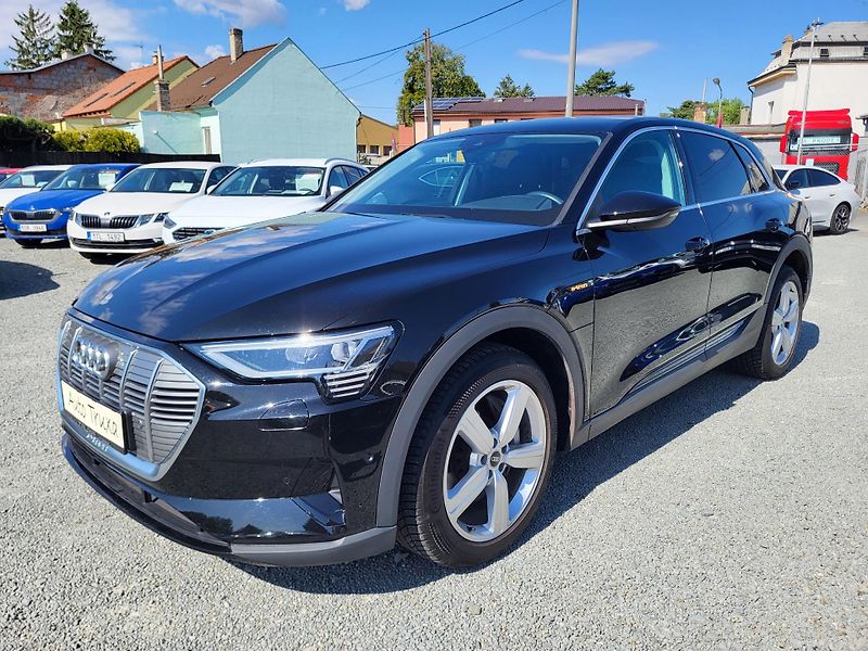 Audi e-tron 55 Quattro 300kW ČR 1.majitel - fotka 1 z 50