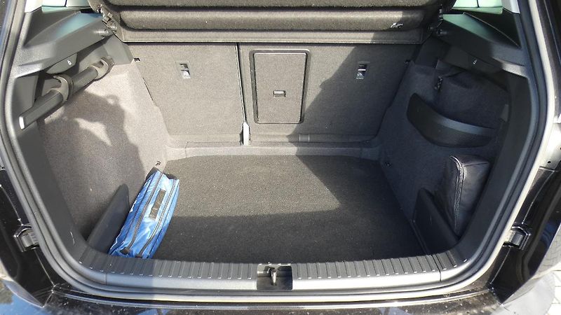 Škoda Karoq 2.0 TDI 110 kW Style 4x4 DSG - fotka 19 z 21