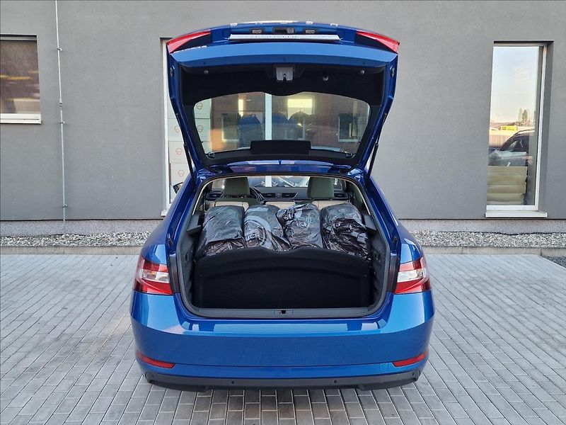 Škoda Superb 2.0TDI DSG Style,ČR,1.Majitel - fotka 40 z 50
