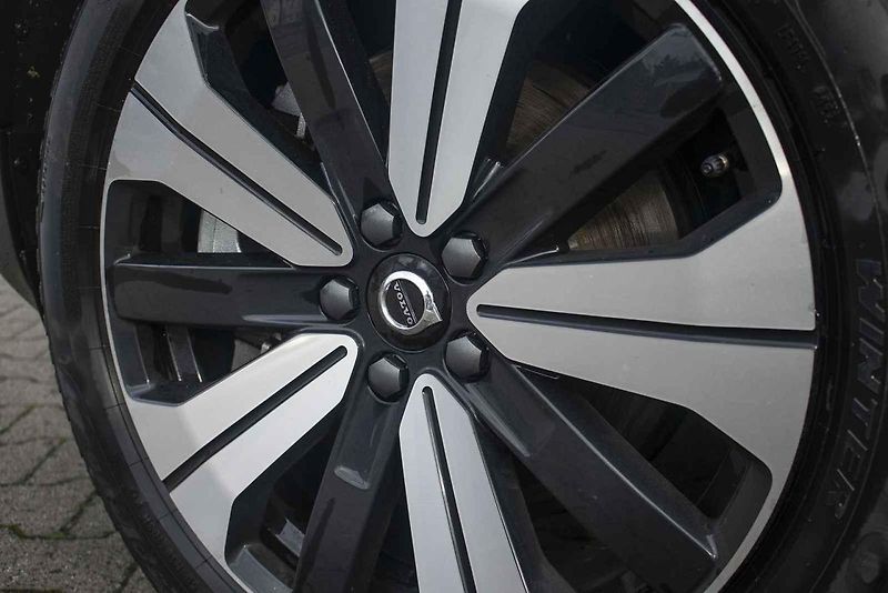 Vypadá jako městská stylovka, může však sloužit i jako primární auto v rodině.