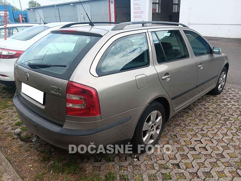 Škoda Octavia (2009) 1.9TDi, ČR, výhřev sed, temp - fotka 2 z 3