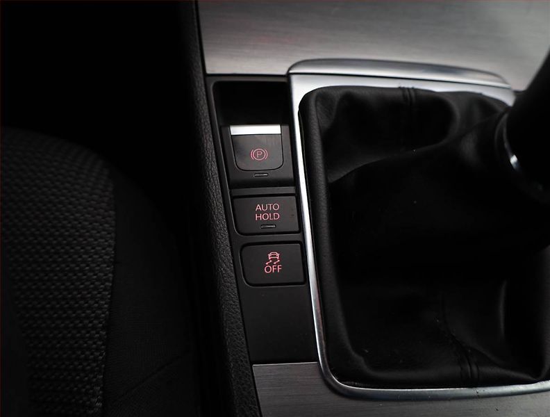 Volkswagen Passat (2011) 2.0 TDI, Tempomat - fotka 12 z 18