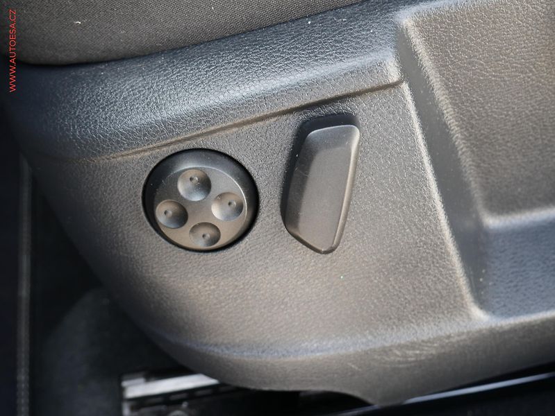Volkswagen Sharan (2014) 2.0 TDI, panorama, autoAC - fotka 20 z 21