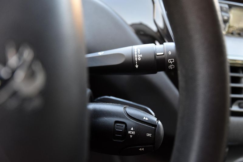 Peugeot 208 1.2i, motor - spotřeba oleje - fotka 13 z 25