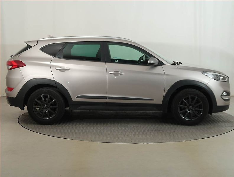 Honda HR-V (2017) Executive 1.5 i-VTEC - fotka 6 z 20