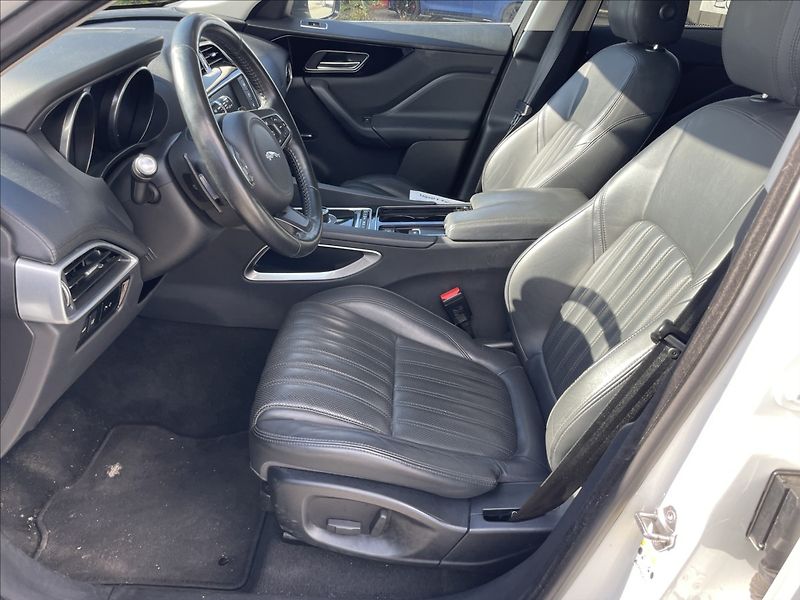 Jaguar F-Pace 3,0 d 221kw AWD Aut. DPH - fotka 7 z 37
