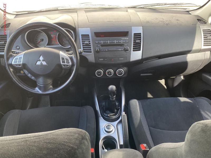 Mitsubishi Outlander (2009) 2.2d 4x4, 7míst, servis.kniha - fotka 8 z 16