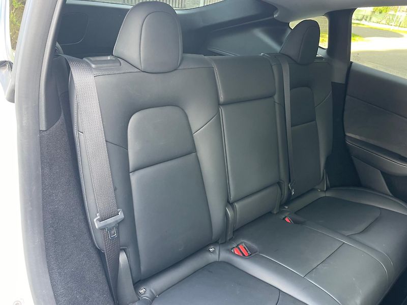 Tesla Model Y RWD 235kw 95,0 % - fotka 33 z 40