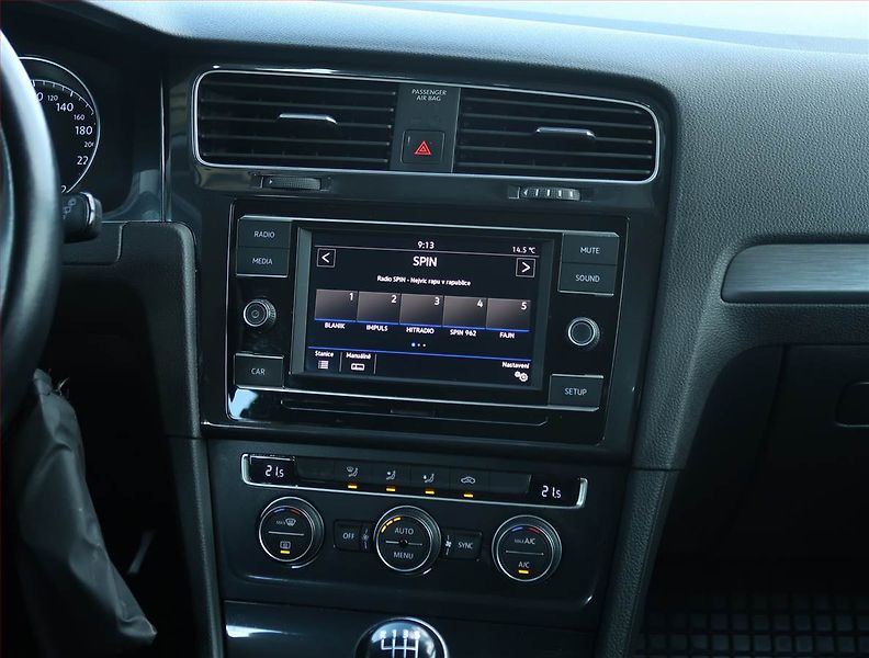 Volkswagen Golf (2019) 1.5 TSI, Tempomat - fotka 12 z 18