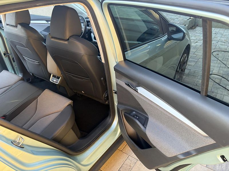 Škoda Enyaq (2021) 60, panorama, TA, tazne - fotka 10 z 17