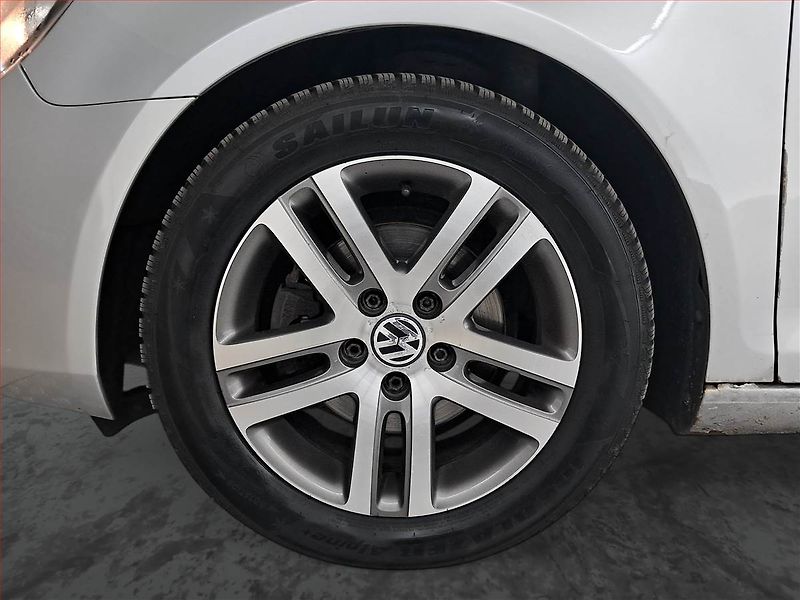 Volkswagen Golf (2010) 1.6 TDI, nová STK, udržované - fotka 13 z 15
