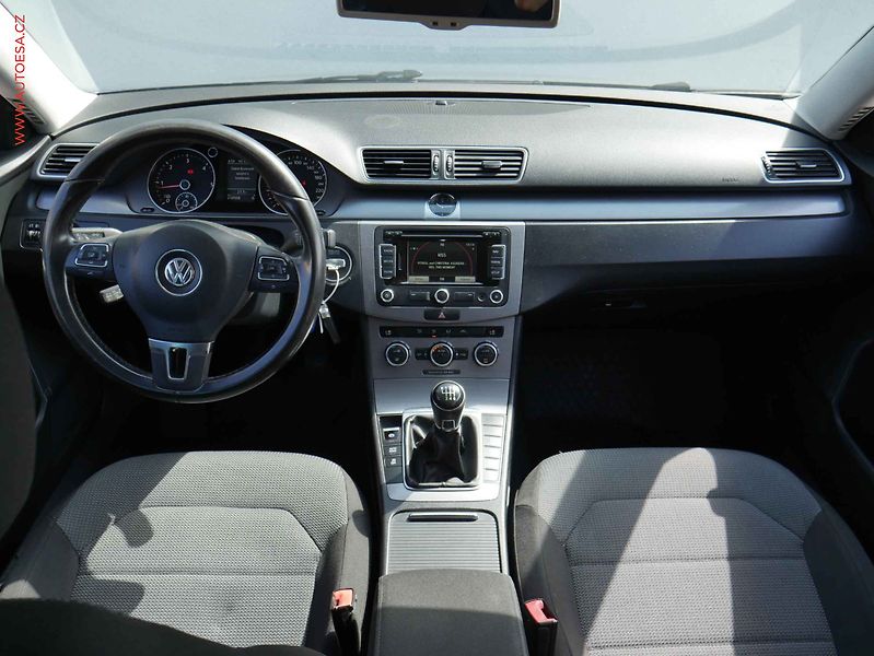 Volkswagen Passat (2013) 1.6TDi, Comfortline - fotka 8 z 22