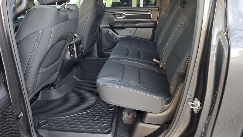 Dodge RAM (2026) 1500, 5.7 V8  Bighorn MY26 - fotka 21 z 50