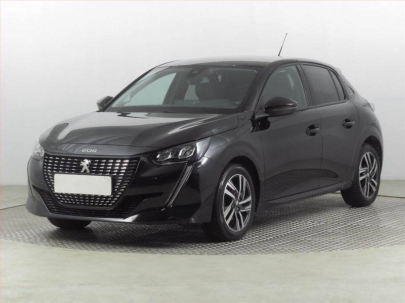 Peugeot 208 (2022) Allure 1.2 PureTech - fotka 2 z 18