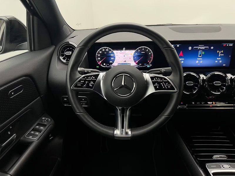 Mercedes-Benz GLA 200 Kamera LED DAB - fotka 13 z 18